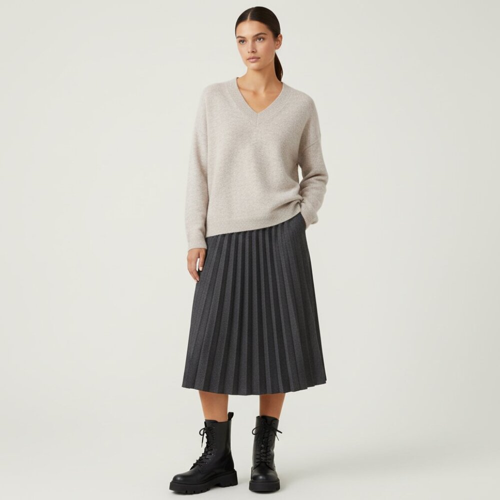 Rumored Women's V-Neck Sweater in Light Beige Heather - Picture 2 of 6